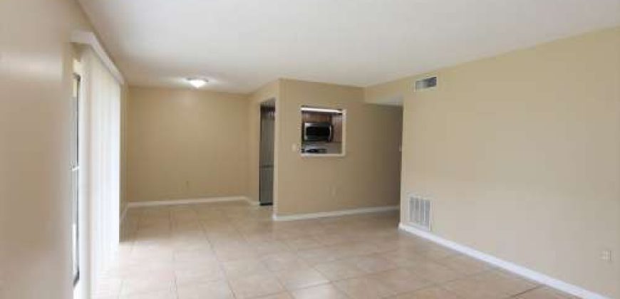 UPDATED KITCHEN!!! 2BR 1BA in Windmill Point. Waterford Lakes/UCF area. ALL TILE FLOORS, Community Pool!
