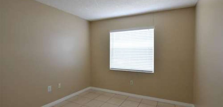 UPDATED KITCHEN!!! 2BR 1BA in Windmill Point. Waterford Lakes/UCF area. ALL TILE FLOORS, Community Pool!
