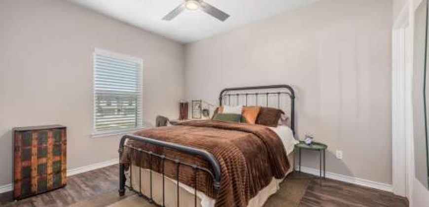 Gorgeous 4/4.5 Townhomes with Fenced Backyards!