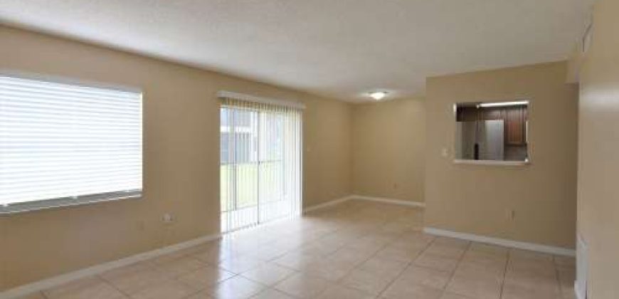 UPDATED KITCHEN!!! 2BR 1BA in Windmill Point. Waterford Lakes/UCF area. ALL TILE FLOORS, Community Pool!