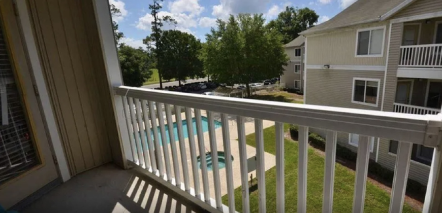 Bedroom with Private Bathroom + Option to Renew – Countryside at the University Condo